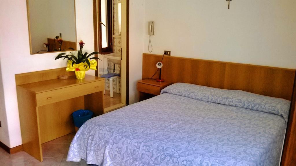 Due Palme Hotel Каорле Екстериор снимка
