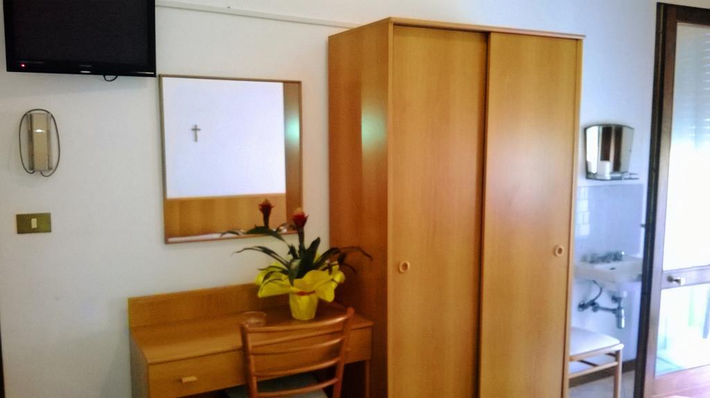 Due Palme Hotel Каорле Екстериор снимка