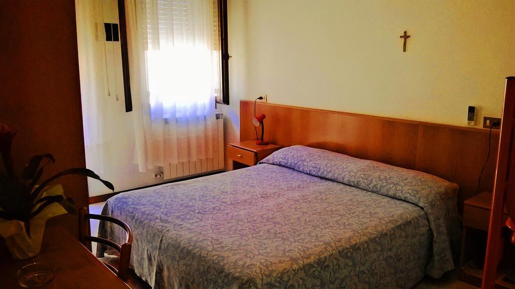 Due Palme Hotel Каорле Екстериор снимка